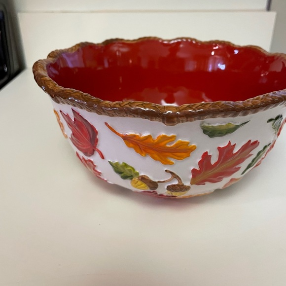 Temptations 1-1/2 quart serving bowl - Picture 3 of 4